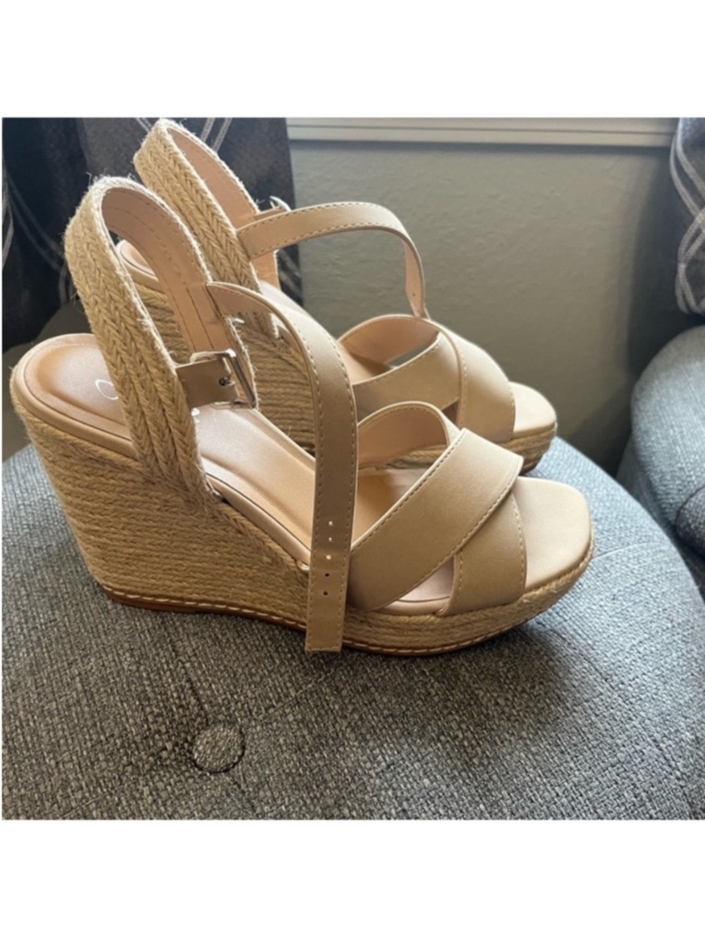 Wedges like new cream color